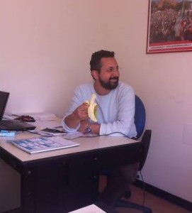 Il segretario del Pd Andrea Costa ai funghi preferisce la banana